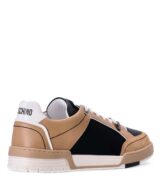 Deportiva baja de Moschino con aplique del logotipo