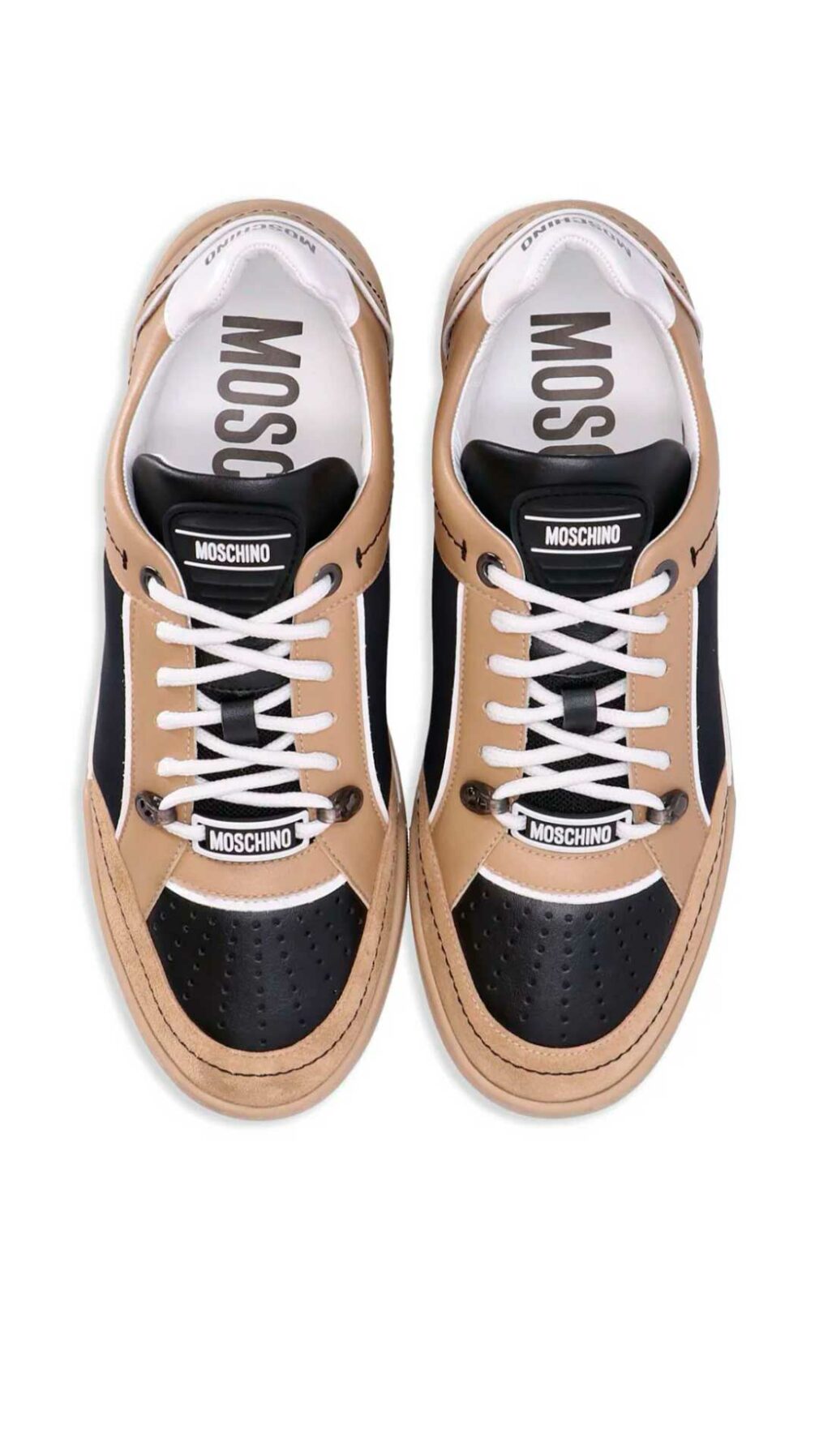 Deportiva baja de Moschino con aplique del logotipo