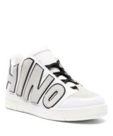 Deportiva Moschino con letras del logotipo