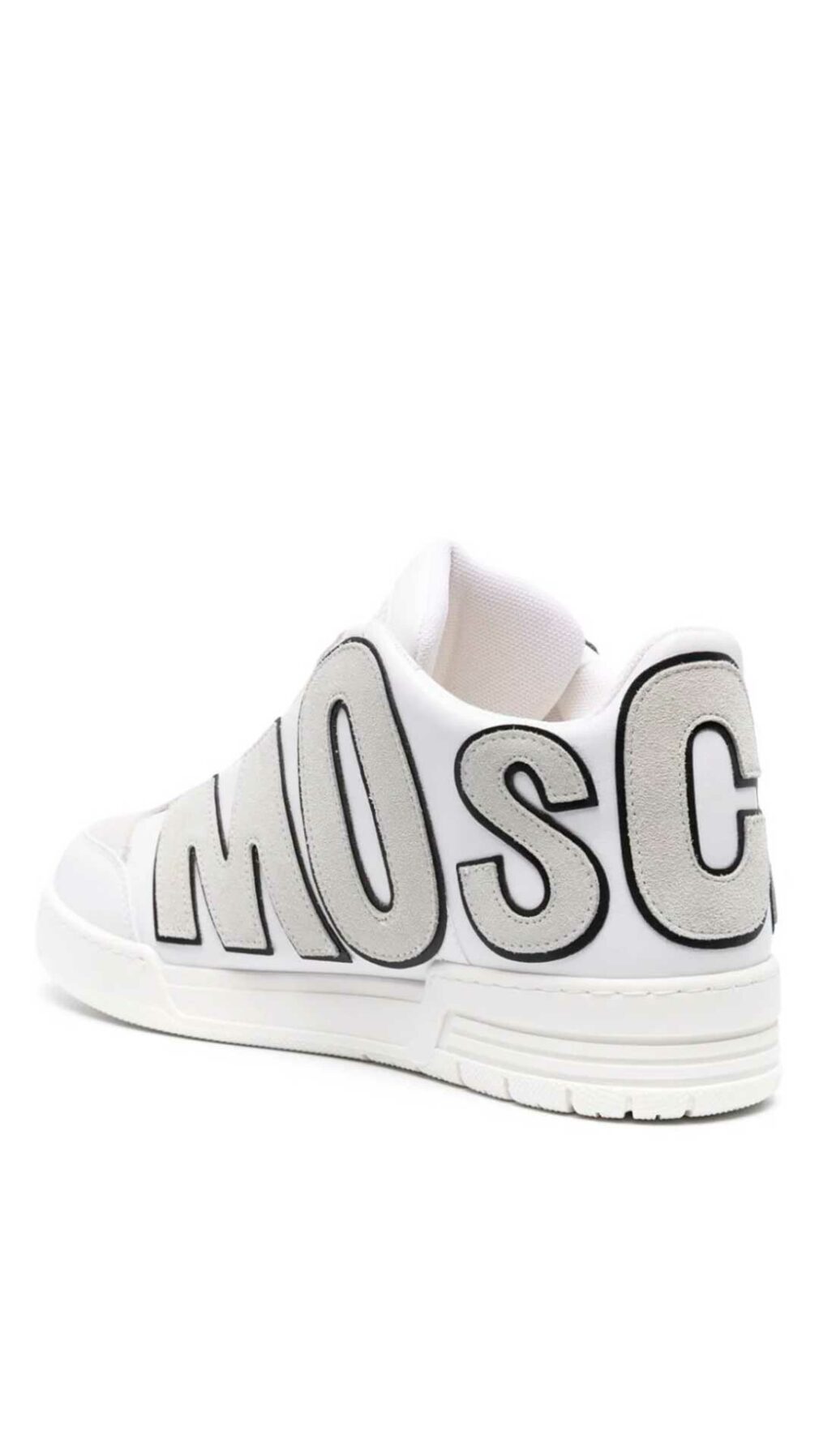 Deportiva Moschino con letras del logotipo