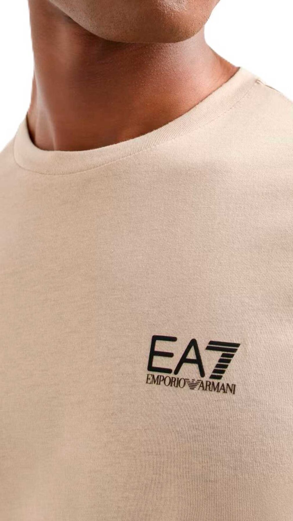 Camiseta EA7 Emporio Armani con logotipo