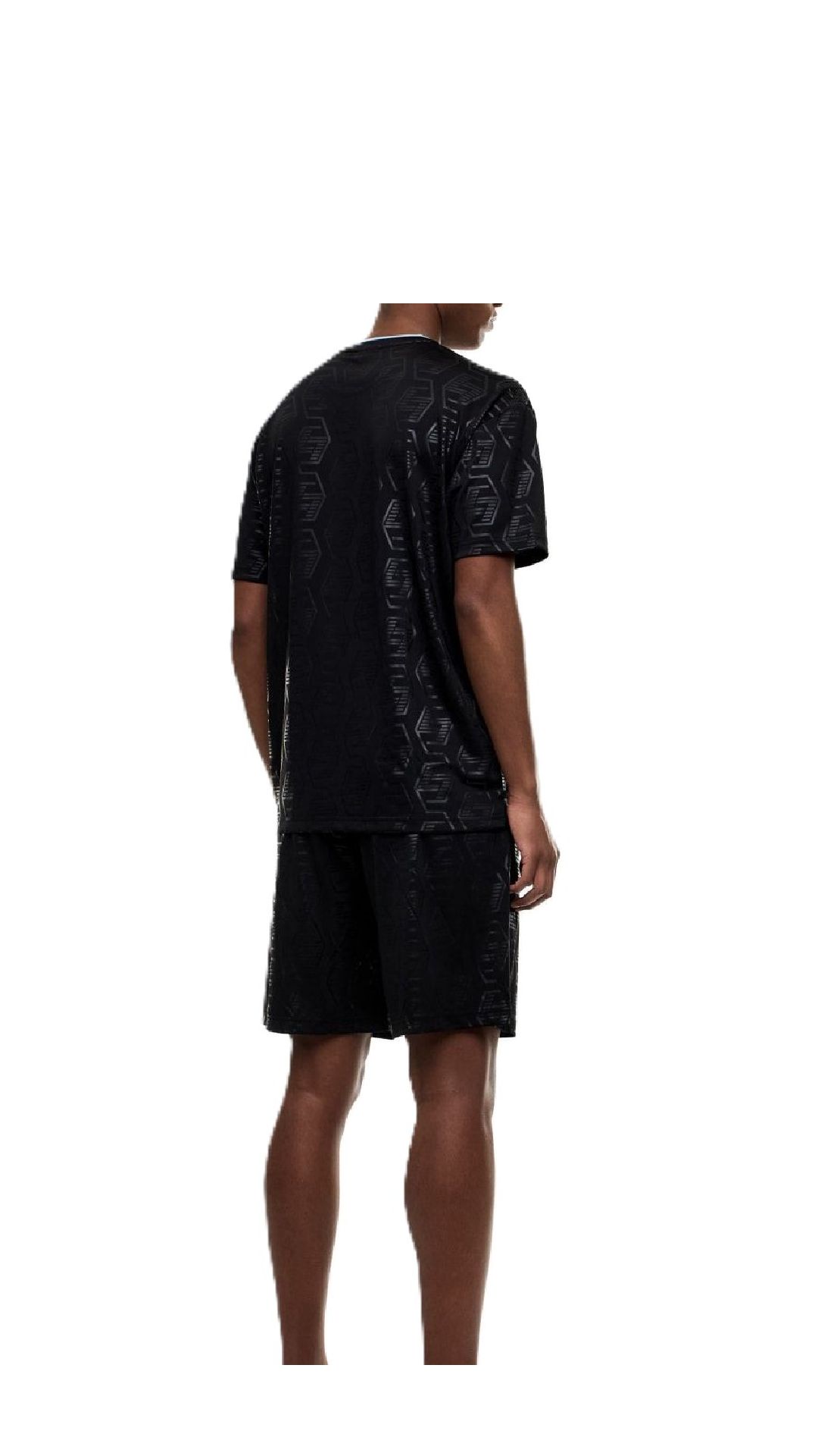 Conjunto corte amplio compuesto por camiseta y pantalones cortos
