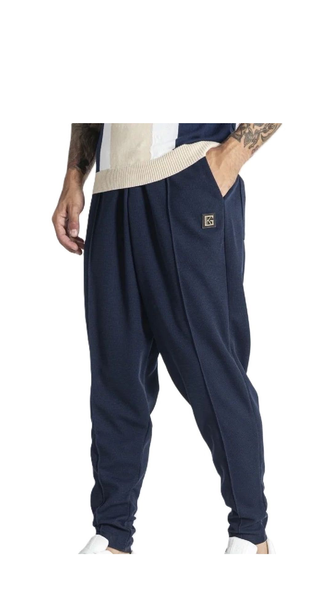 Pantalón amplio baggy de piqué con placa del logotipo