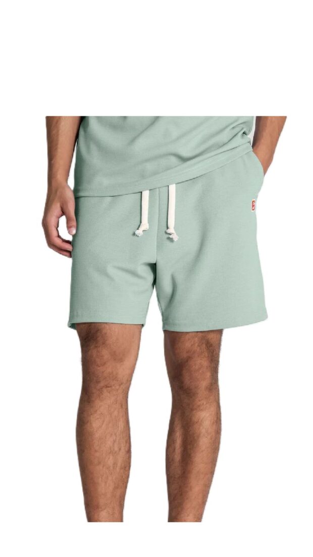 Pantalón corto de piqué con logo bordado en contraste